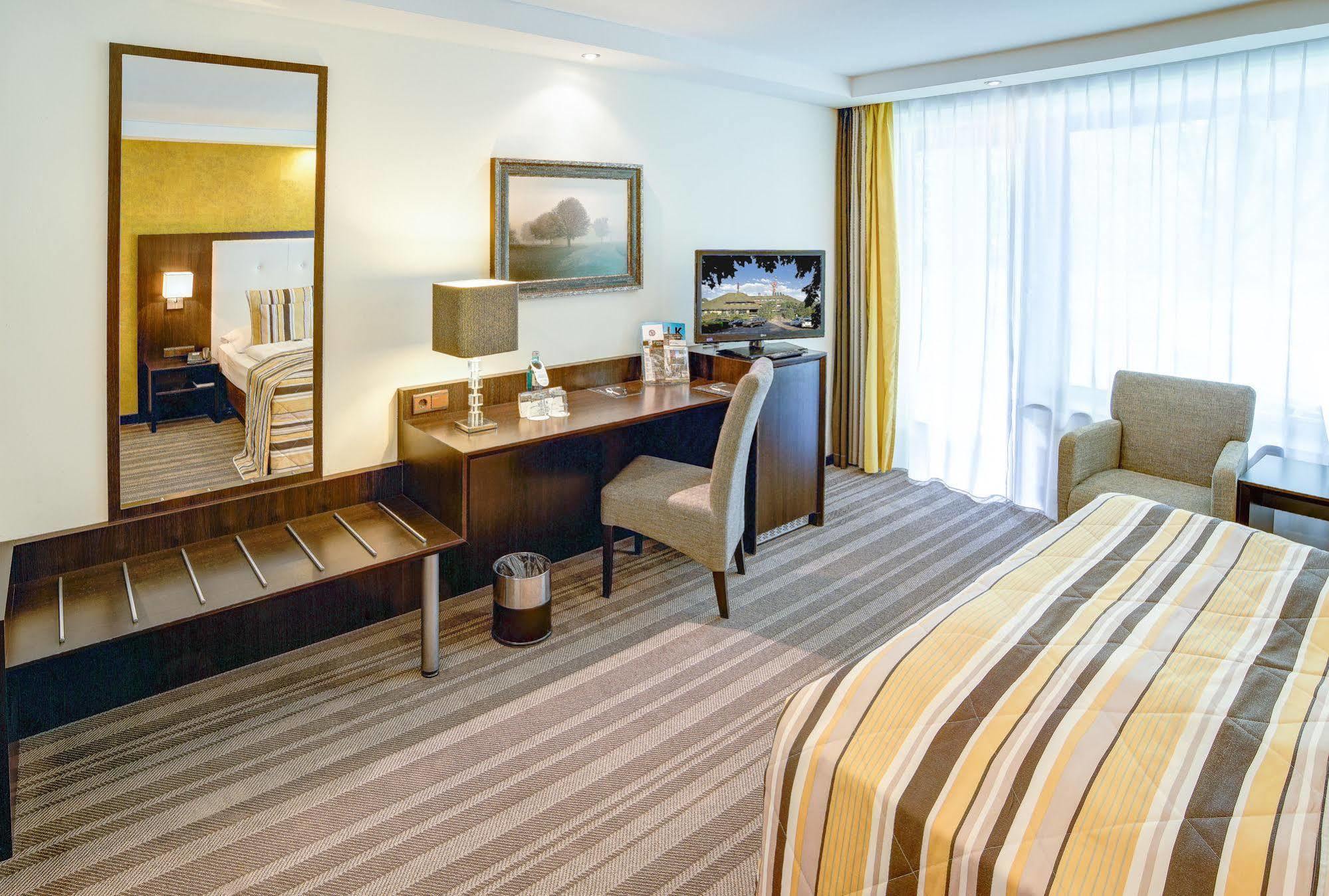 Hotel Moers Van Der Valk Екстериор снимка