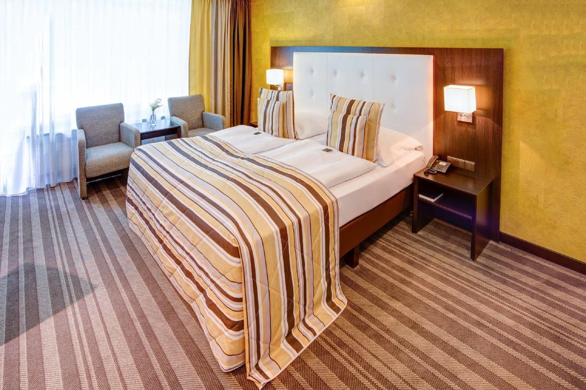 Hotel Moers Van Der Valk Екстериор снимка