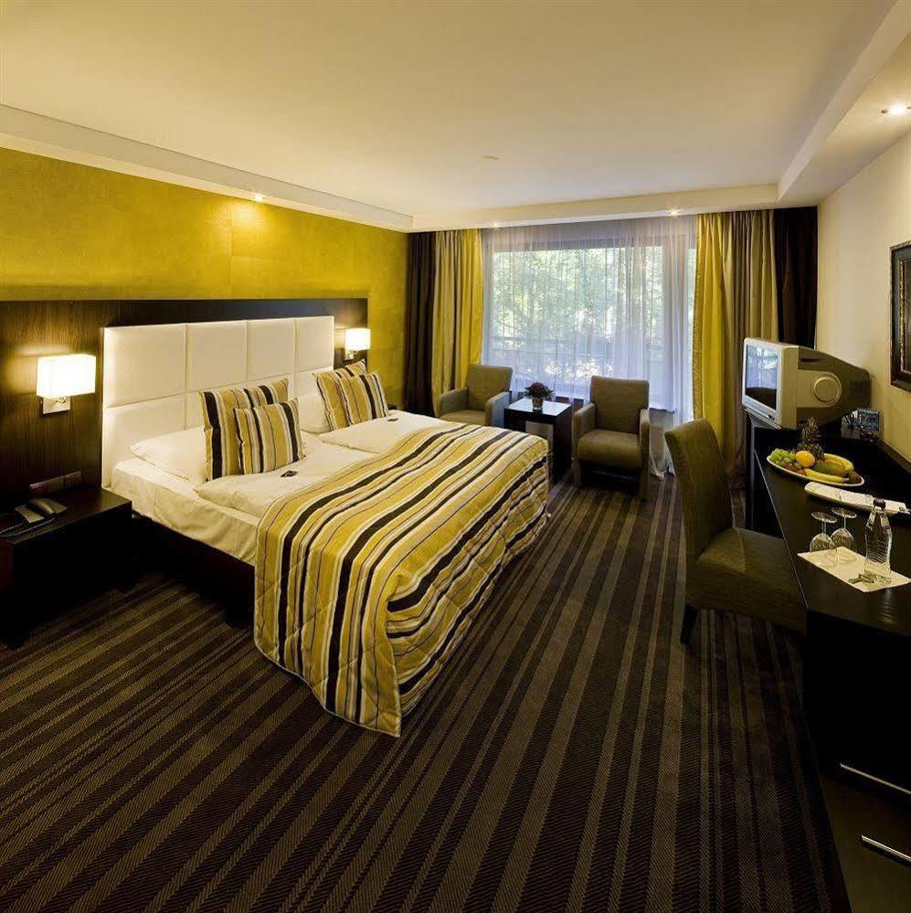 Hotel Moers Van Der Valk Екстериор снимка